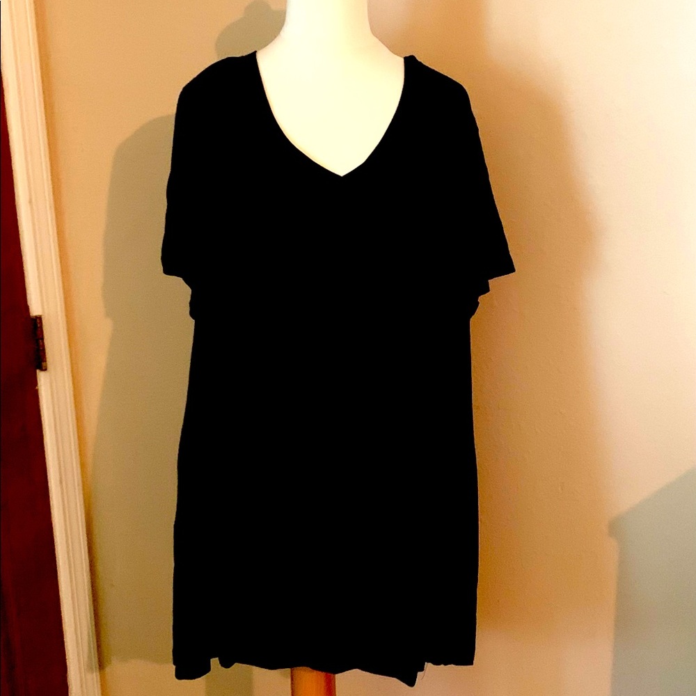 NWT Torrid V-Neck Cotton Black T-Shirt 4X